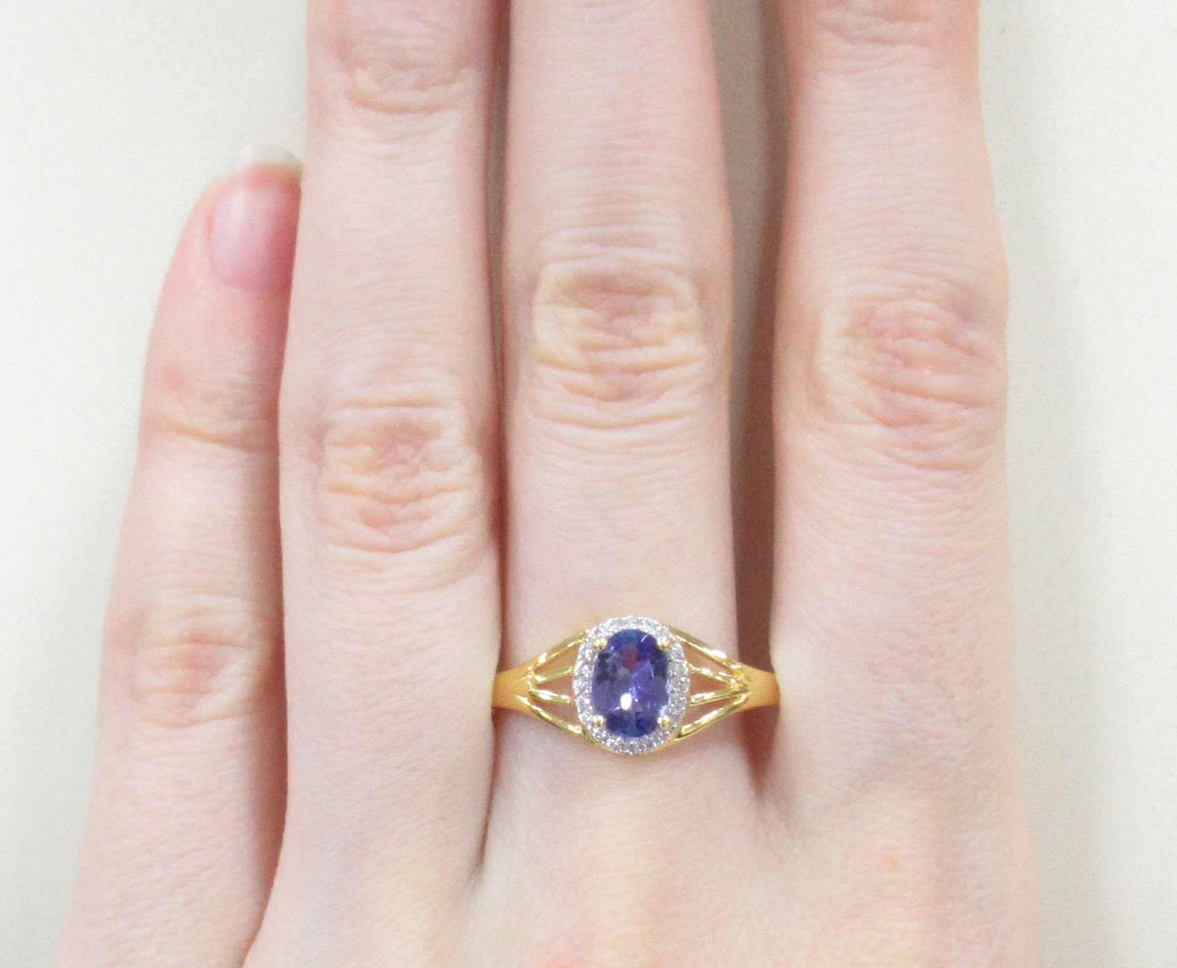 Серебряное кольцо 925 пробы; вставки 1 Танзанит 0,86ct; 20 Циркон бесцв. 0,14ct;